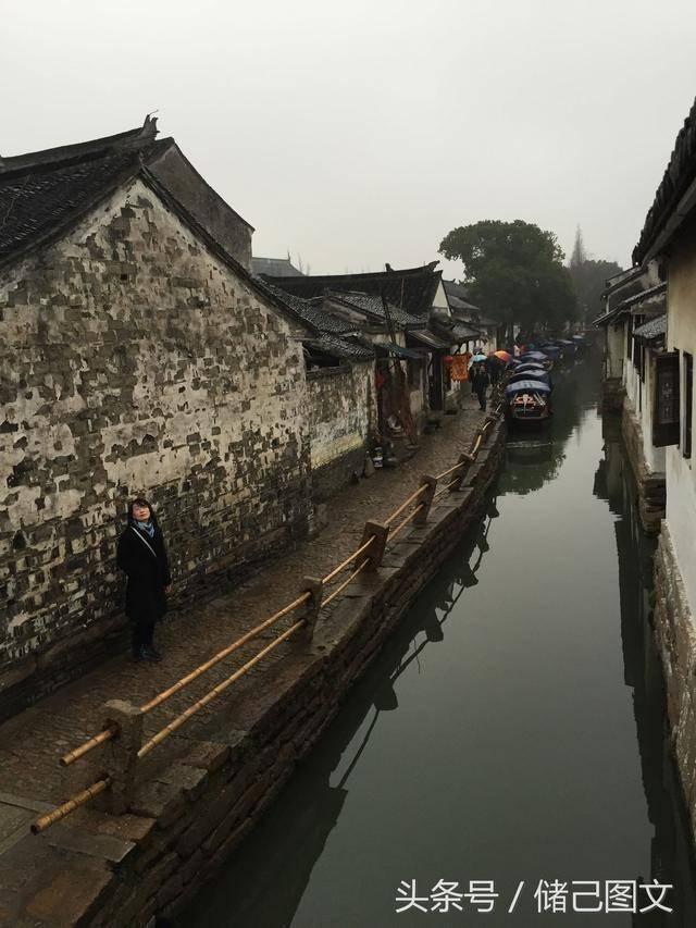 逃离世界杯的现场